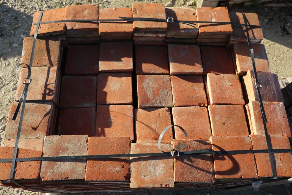 Terre cuite ancienne carrée orange - carrelage de Bourgogne XVIIe XIXe s.