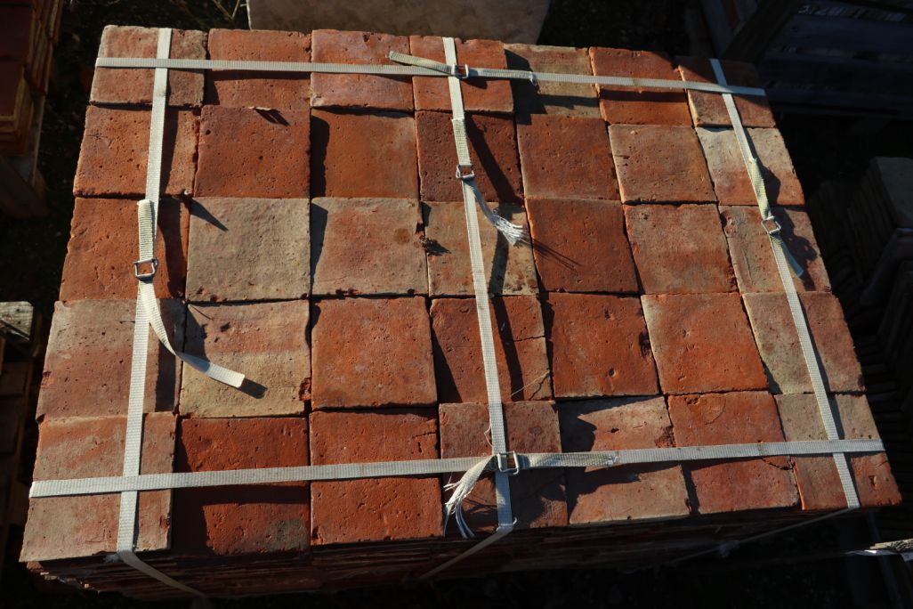 Terre cuite ancienne carrée orange - carrelage de Bourgogne XVIIe XVIII s.