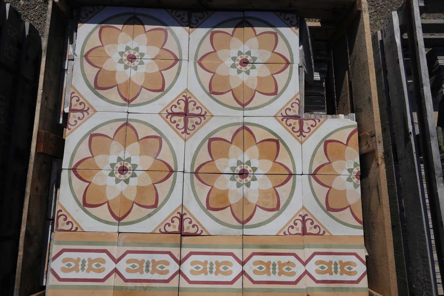 carreaux de ciment anciens - Fleur au Compas polychrome