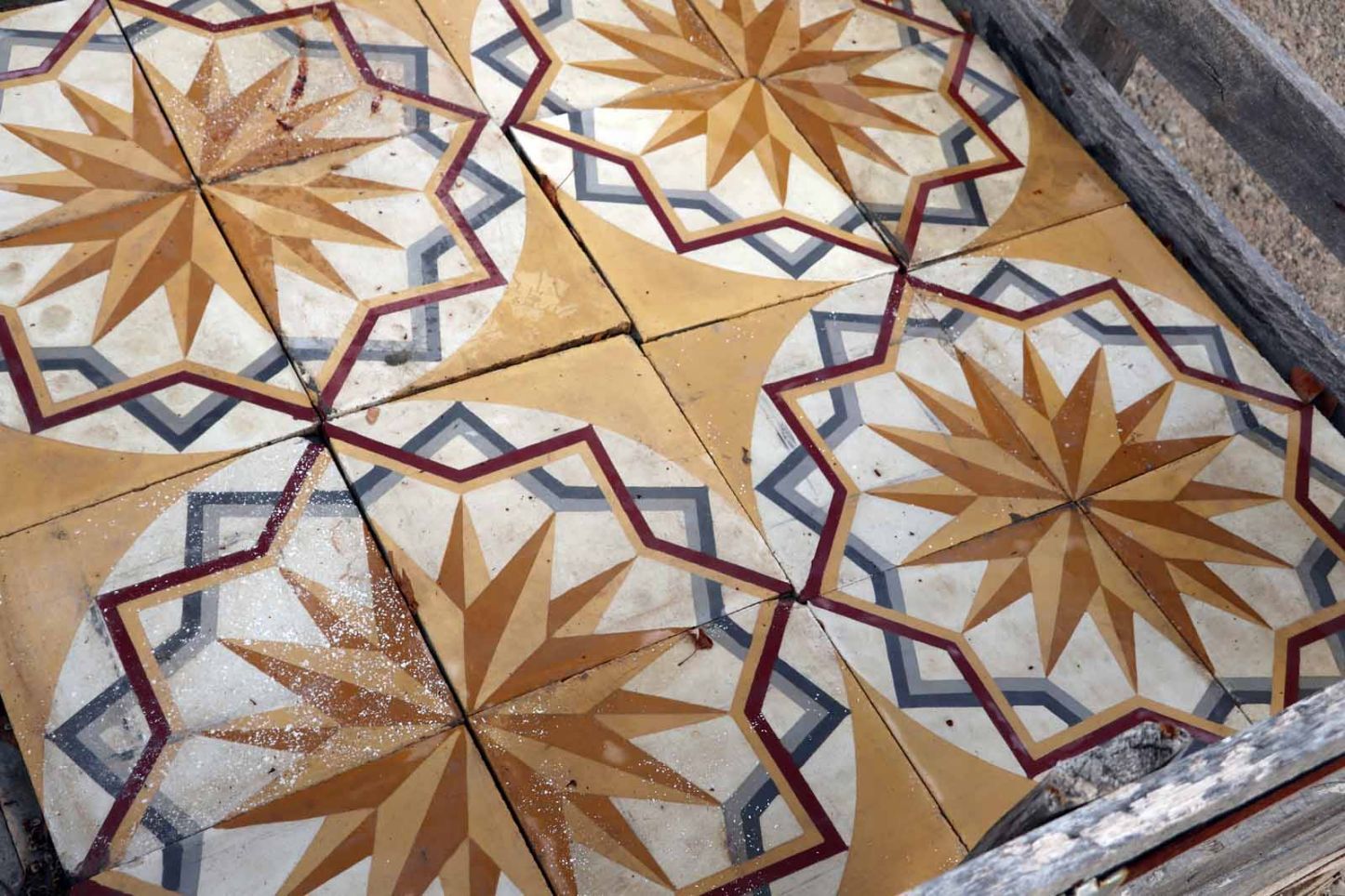 carreaux de ciment anciens - Rose des Vents jaune gris rouge