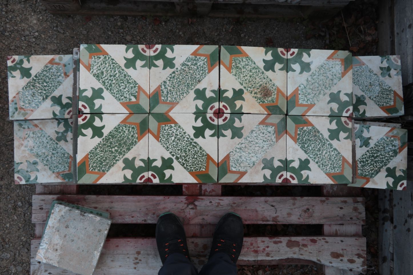 carreaux de ciment anciens - Bouquet aux 8 lys Bourbon - vert jaune