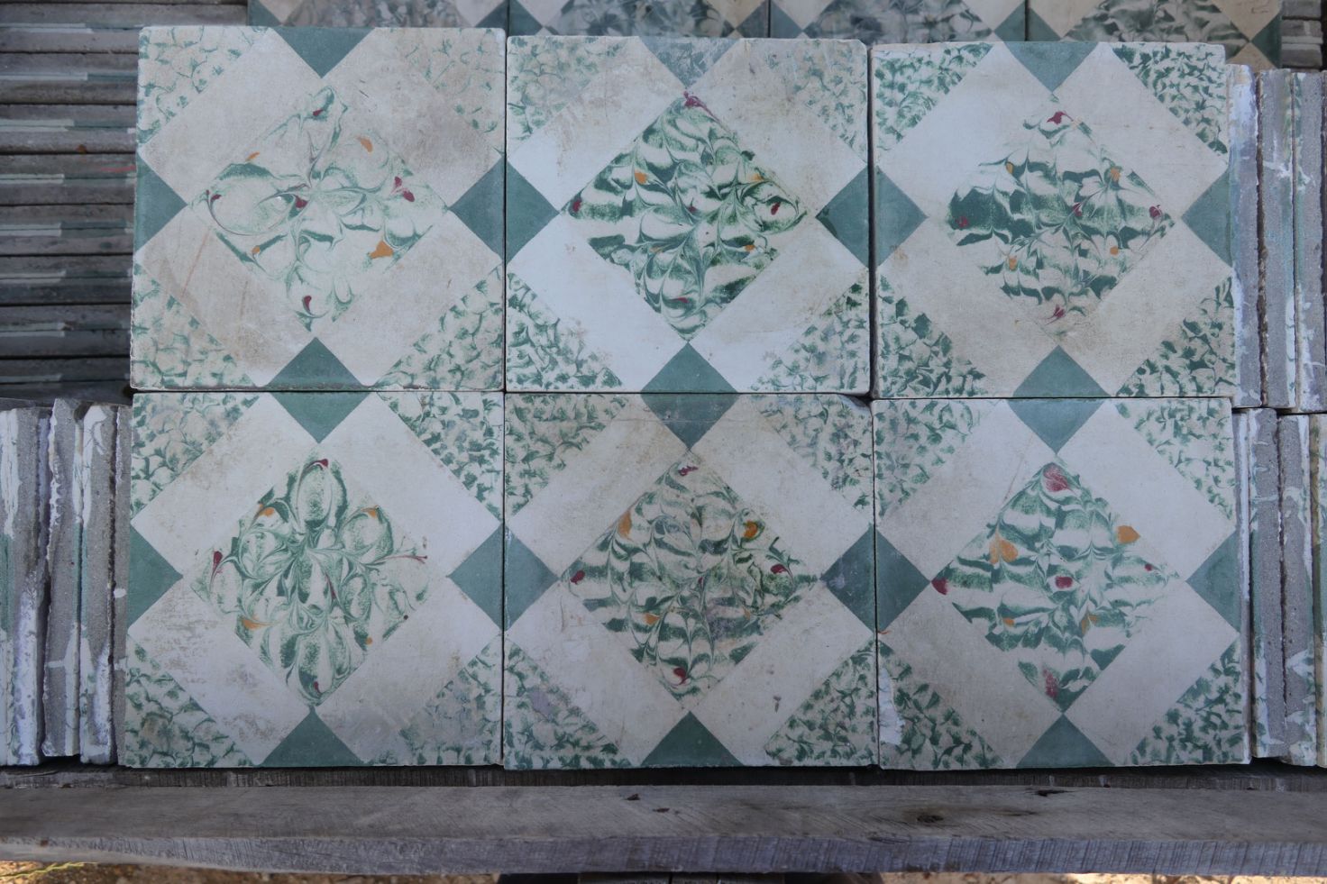 carreaux de ciment anciens - Damier mélangé vert et confettis