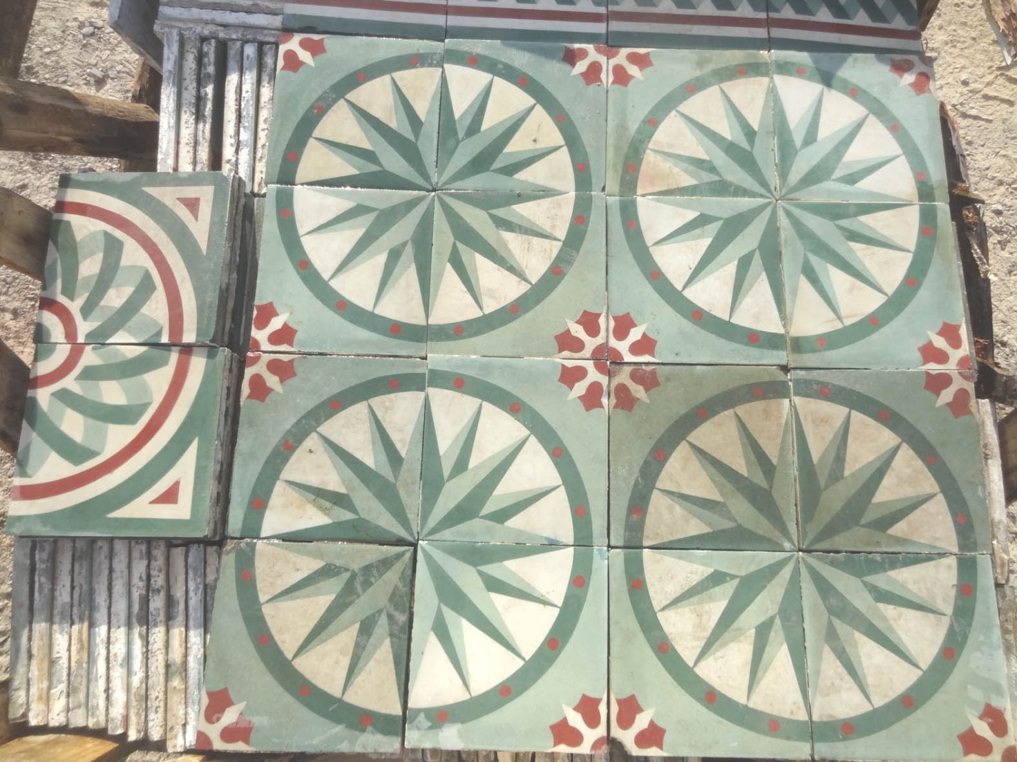 carreaux de ciment anciens - Rose des Vents bleu vert rouge