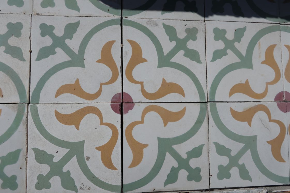 carreaux-ciment anciens - ferronnés Moucharabieh