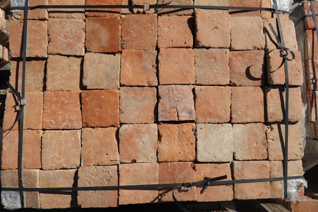 Terres cuites anciennes carrées - pavé de Bourgogne XVIIe XVIIIe