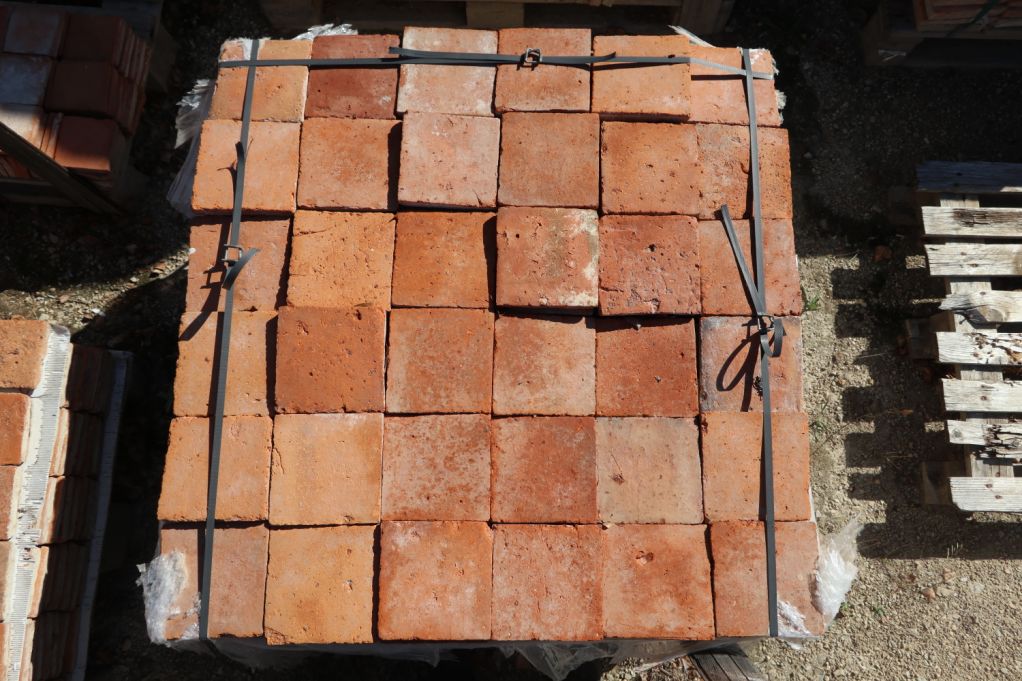 Terre cuite ancienne carrée orange - carrelage de Bourgogne XVIIIe XIXe s.