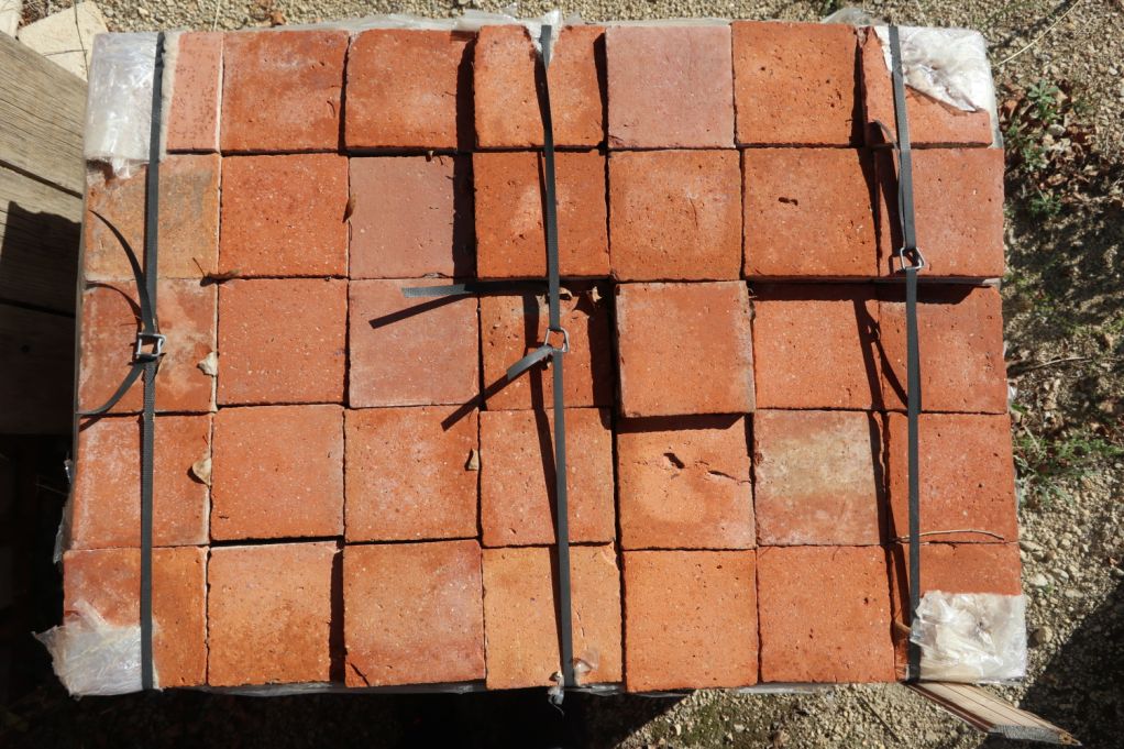 Terre cuite ancienne carrée orange - carrelage de Bourgogne XVIIIe XIXe s.