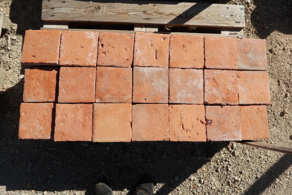Terre cuite ancienne carrée orange - carrelage de Bourgogne XVIIIe XIXe s.