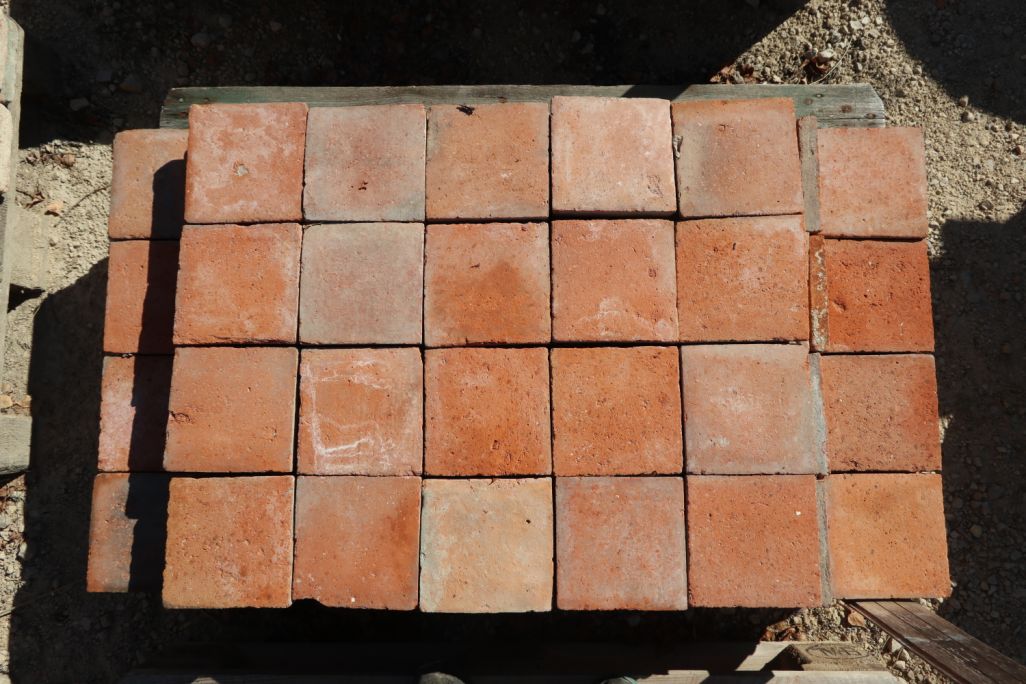 Terre cuite ancienne carrée orange - carrelage de Bourgogne XVIIIe XIXe s.