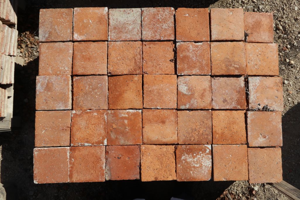 Terre cuite ancienne carrée orange - carrelage de Bourgogne XVIIIe XIXe s.