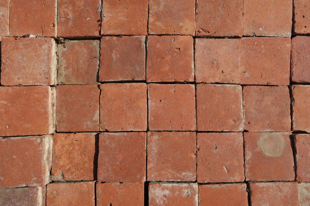 Terre cuite ancienne carrée orange - carrelage de Bourgogne XVIIIe