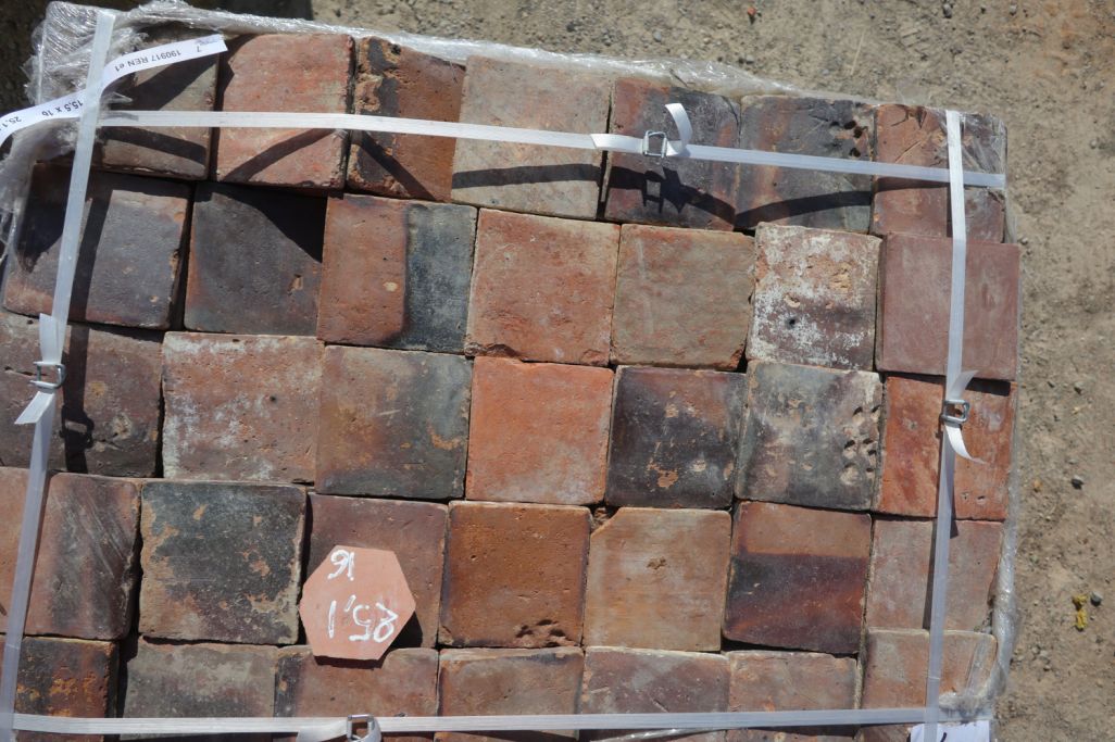 Terre cuite ancienne carrée orange - carrelage de Bourgogne rustique