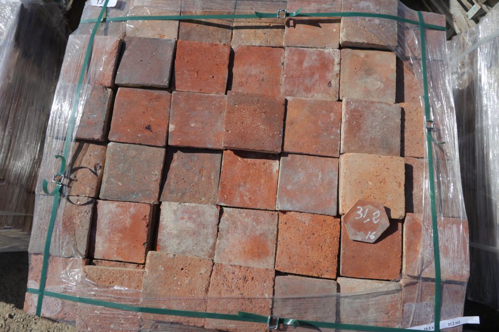 Terre cuite ancienne carrée orange - carrelage de Bourgogne rouge