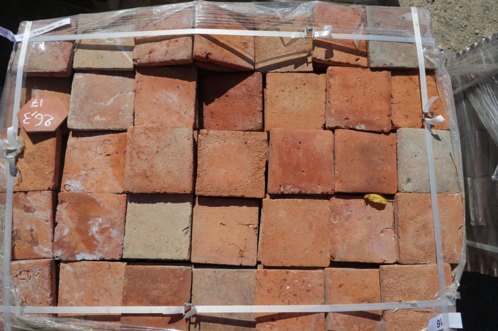 Terre cuite ancienne carrée orange - carrelage de Bourgogne panaché
