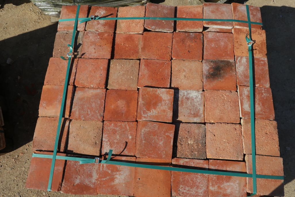 Terre cuite ancienne carrée orange - carrelage de Bourgogne XVIIIe