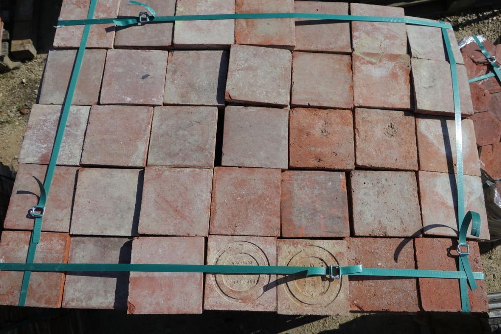 Terre cuite ancienne carrée rosé - carrelage de Bourgogne