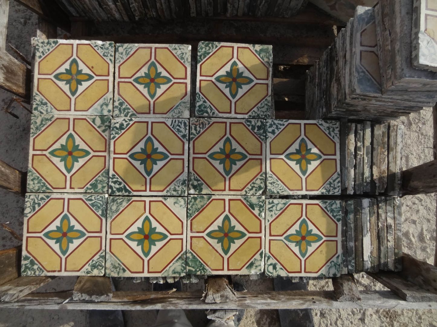 carreaux de ciment anciens - Navettes Croisées - polychrome