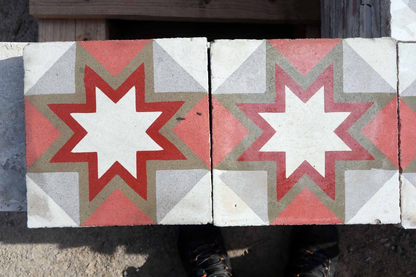 carreaux ciment anciens - motif polychrome Etoile Bourbon Evidée