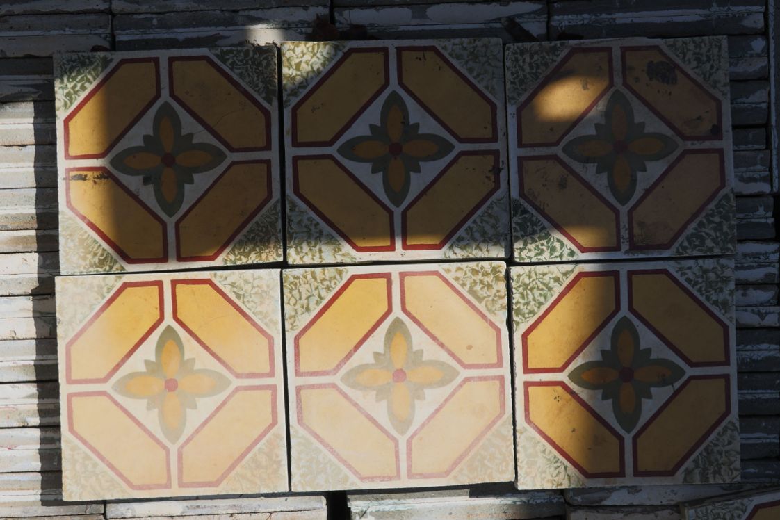 carreaux de ciment anciens - navettes croisées polychromes